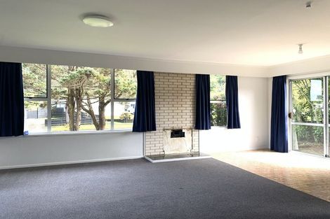 Photo of property in 33 Larchmont Grove, Totara Park, Upper Hutt, 5018