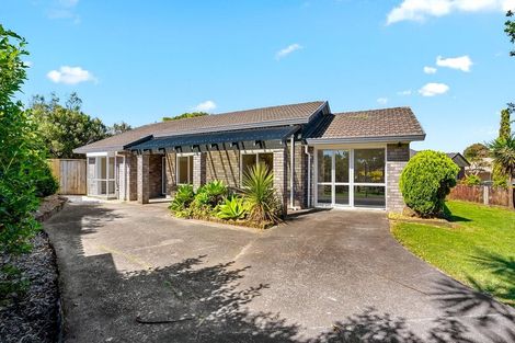 Photo of property in 11 Randwick Place, Randwick Park, Auckland, 2105