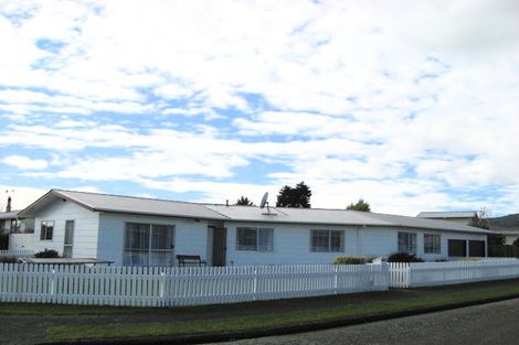 Photo of property in 1 Nikau Street, Levin, 5510
