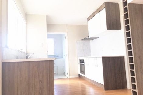 Photo of property in 4 Gill Avenue, Te Atatu Peninsula, Auckland, 0610