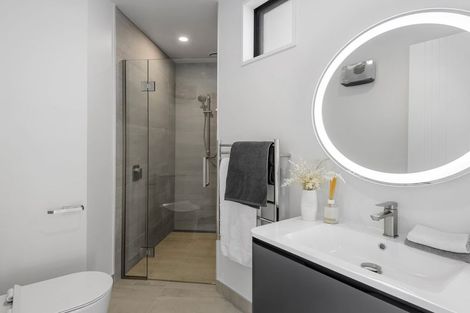 Photo of property in 2/1 Hebe Lane, Northwood, 8051