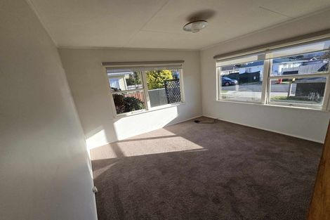 Photo of property in 6 Matthews Road, Wainuiomata, Lower Hutt, 5014