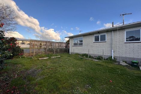 Photo of property in 2/136 Chivalry Road, Glenfield, Auckland, 0629
