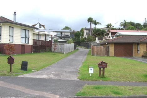 Photo of property in 2/8 Ebony Place, Massey, Auckland, 0614