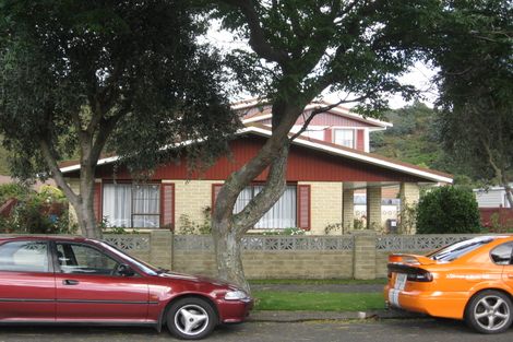 Photo of property in 13 Mcenroe Grove, Naenae, Lower Hutt, 5011