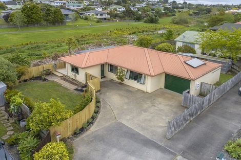 Photo of property in 1/12 Knott Road, Stanmore Bay, Whangaparaoa, 0932