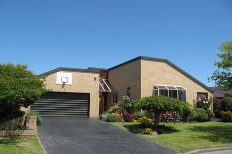Photo of property in 10 Huntingdon Place, Avonhead, Christchurch, 8042