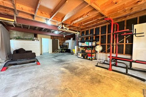 Photo of property in 7 Golf Road, New Lynn, Auckland, 0600