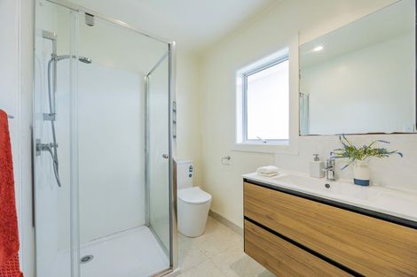 Photo of property in 50 Farquhar Road, Glendene, Auckland, 0602