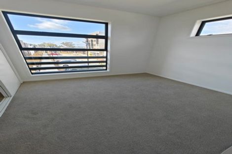 Photo of property in 4 Rauemi Way, Te Atatu South, Auckland, 0610