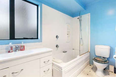 Photo of property in 3 Fernhaven Place, Massey, Auckland, 0614