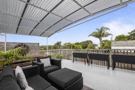 Photo of property in 35 Onewa Road, Northcote, Auckland, 0627