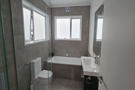 Photo of property in 73 Karepiro Drive, Stanmore Bay, Whangaparaoa, 0932