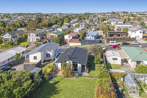 Photo of property in 5 Camellia Avenue, Bell Block, New Plymouth, 4312