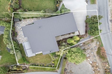 Photo of property in 1 Kirimoko Crescent, Wanaka, 9305