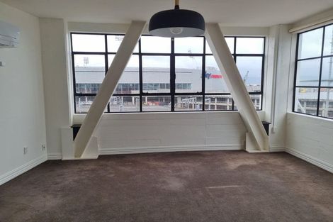 Photo of property in Endeavour Apartments, 10/125u Thorndon Quay, Pipitea, Wellington, 6011