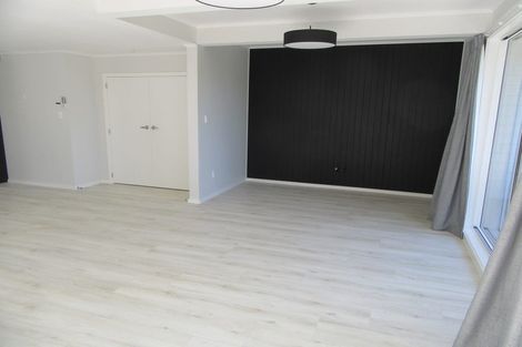 Photo of property in 12 Vista Crescent, Maoribank, Upper Hutt, 5018