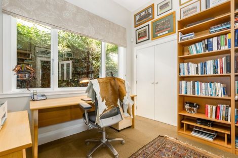 Photo of property in 334 Oriental Parade, Oriental Bay, Wellington, 6011