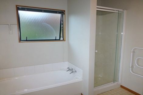 Photo of property in 3/194 Whangaparaoa Road, Red Beach, 0932