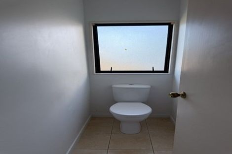 Photo of property in 11 Trotting Terrace, Fairview Heights, Auckland, 0632