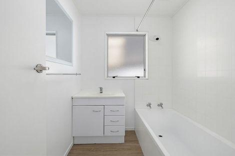 Photo of property in 26 Cumberland Place, Kelvin Grove, Palmerston North, 4414