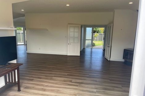 Photo of property in 2 Taranui Way, Paraparaumu Beach, Paraparaumu, 5032