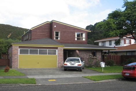 Photo of property in 15 Mcenroe Grove, Naenae, Lower Hutt, 5011