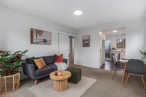Photo of property in 3/9 Fuchsia Place, Birkdale, Auckland, 0626