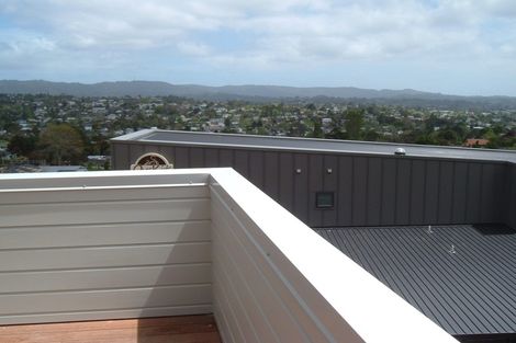 Photo of property in 1 Mataki Way, Glen Eden, Auckland, 0602