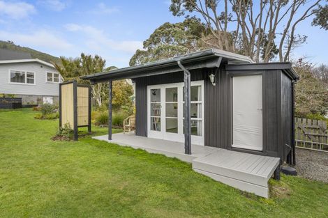 Photo of property in 50 Winara Avenue, Waikanae, 5036