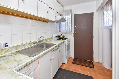 Photo of property in 2/5 Deering Place, Papatoetoe, Auckland, 2025