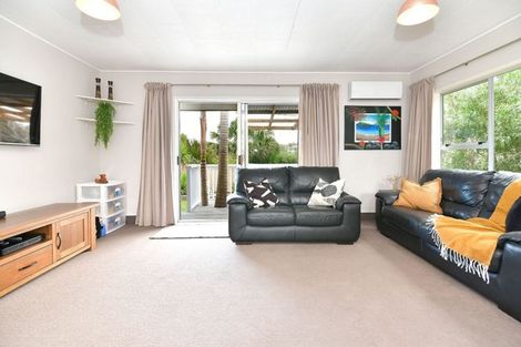 Photo of property in 69b Red Beach Road, Red Beach, 0932