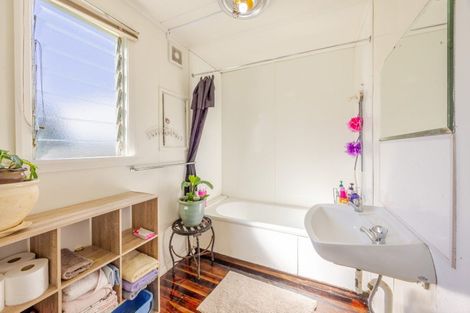 Photo of property in 53 Waverley Street, Waipawa, 4210