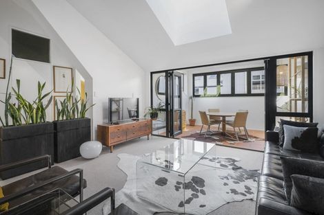 Photo of property in Courtenay Mews Apartments, 18/14u Alpha Street, Te Aro, Wellington, 6011