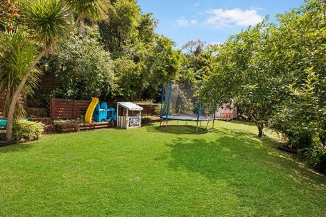 Photo of property in 12 De Val Drive, Titirangi, Auckland, 0604