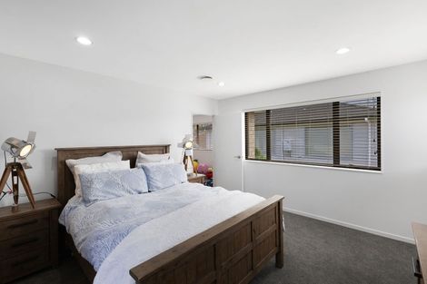 Photo of property in 13 Stubbs Place, Fairview Heights, Auckland, 0632