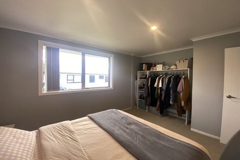 Photo of property in 61 Ruskin Road, Newlands, Wellington, 6037