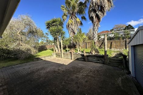 Photo of property in 10 Glenfinn Place, Massey, Auckland, 0614