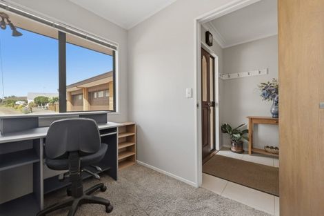 Photo of property in 35 Clivedene Street, Matua, Tauranga, 3110