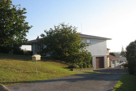 Photo of property in 2/5 Hall Road, Glenfield, Auckland, 0629