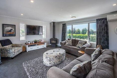 Photo of property in 6 Burnham School Road, Rolleston, 7614