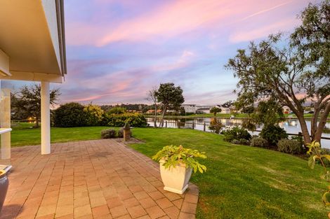Photo of property in 7 Lakeside Villas, Whitby, Porirua, 5024