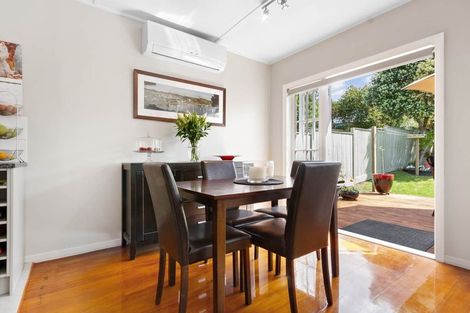 Photo of property in 43 Hutchinson Avenue, New Lynn, Auckland, 0600