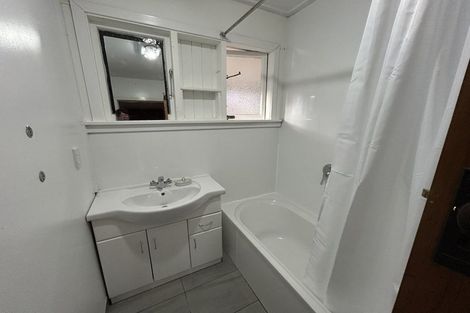 Photo of property in 52 Olliviers Road, Phillipstown, Christchurch, 8011