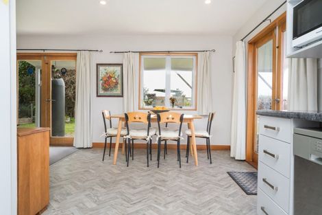 Photo of property in 32 Pioneer Highway, Awapuni, Palmerston North, 4412