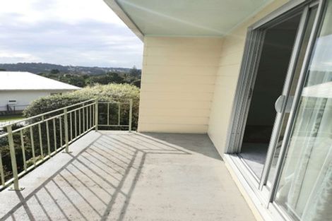 Photo of property in 2/35 Paramu Avenue, Birkdale, Auckland, 0626