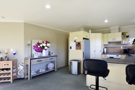 Photo of property in 8 Longfields Road, Brightwater, 7022