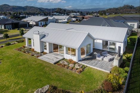 Photo of property in 26 Awatea Drive, Whitianga, 3510