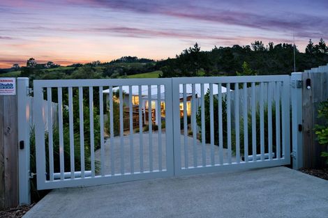 Photo of property in 17 Rauta Way, Helensville, 0800