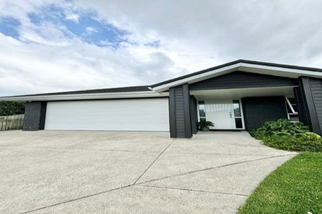 Photo of property in 8 Kahuparere Crescent, Pyes Pa, Tauranga, 3112